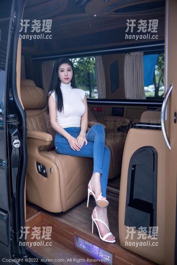 秀人网 - Carol周妍希：修女不仅要祷告，套图也得拿得出手！