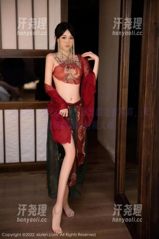 秀人网 - 看Egg_尤妮丝的全套写真，美臀和狗狗的抢镜大战