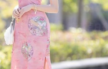 秀人网 – 最新图库：伊丽莎有点白在连衣裙“试衣间”的犀利综艺