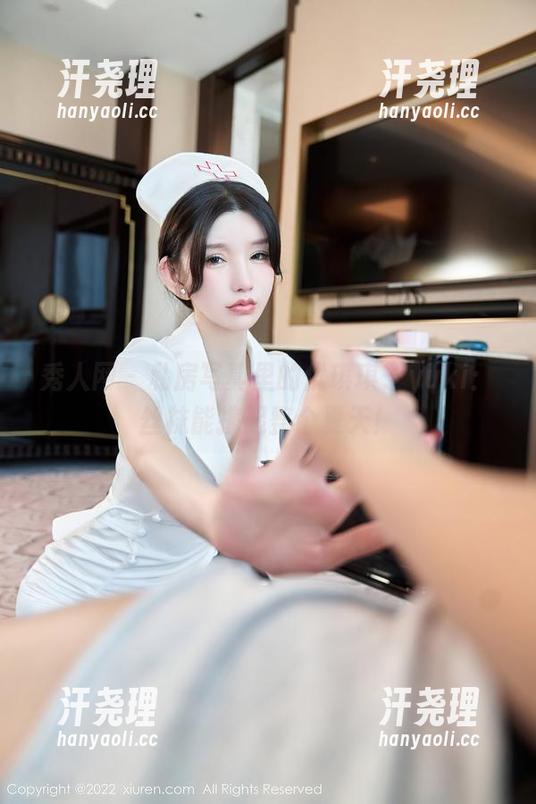 秀人网 - 私房写真里的优琪琪子yuki：丝袜能撑起整个夏天！