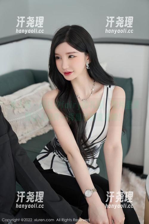 秀人网 - 周慕汐fairy的礼服，照片里美到让人想挥一挥魔法棒变成她！