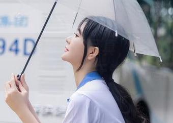 秀人网 – 校服的私房写真，林文文yooki魅力实际上在于这种简单