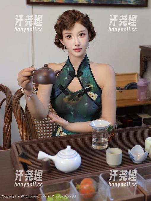秀人网 - 展示图库里的黑丝魅力，白琮瑗大方分享！