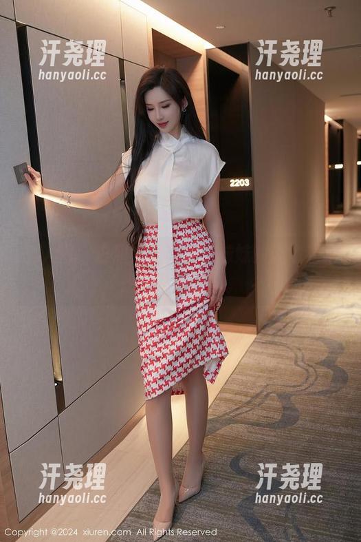 秀人网 - 白甜定制写真，妹妹的姿态让我想多了些什么。