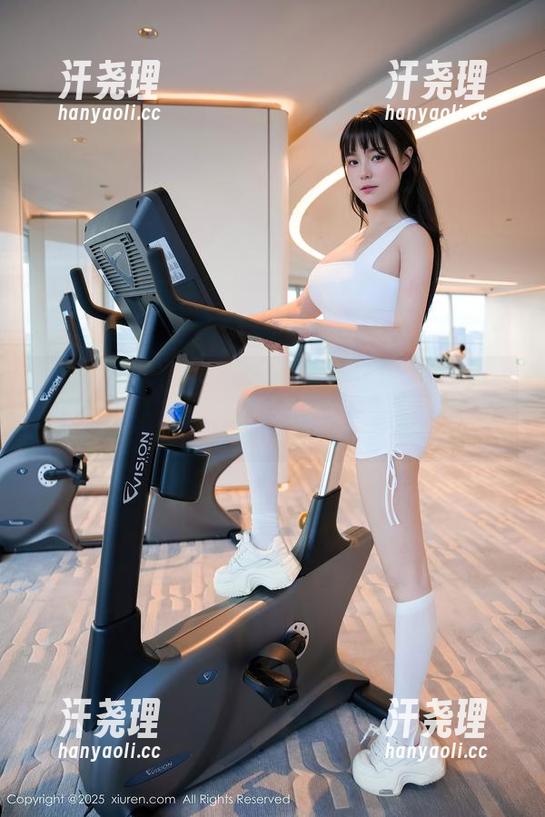 秀人网 - 麦田的黑白写真最新登场，找不到太多新意啊！