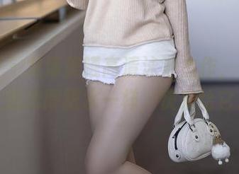 秀人网 – 龙泽美曦高清泳池杰作，保证在手机上流淌得跟水一样，快来给它点赞！