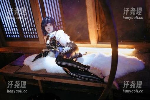 秋和柯基的2B写真，私拍的样子很微妙...