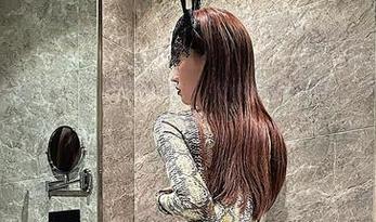 微密圈 – “脸红Dearie的美腿写真集，自恋症患者请慎入，只为你展现腿部风情“