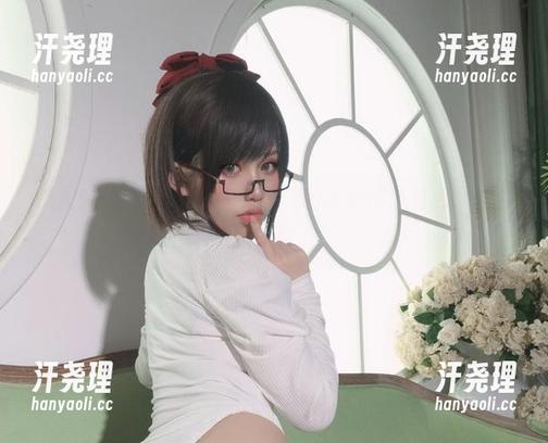 原图中的芊川一笑MNK，运动时刻都带着点不屑的幽默感。