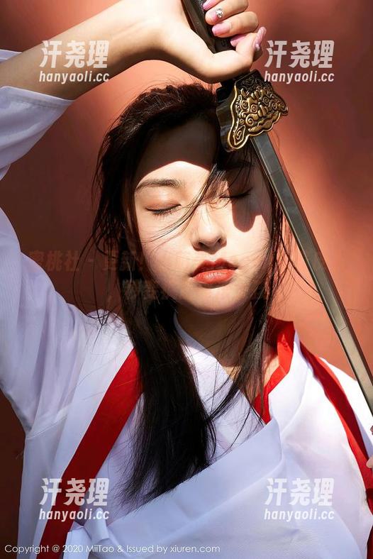 蜜桃社 - 更新！小萌美Moemi穿着皮衣，秒变疯狂摇滚女孩
