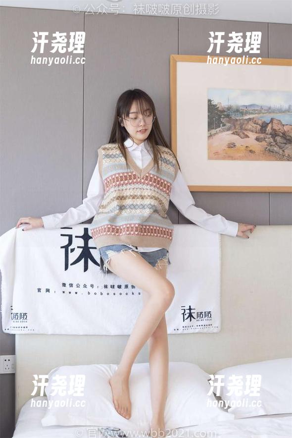 袜啵啵 - 小甜豆的户外写真合集：她和青蛙的密友关系，你不信？看照片！