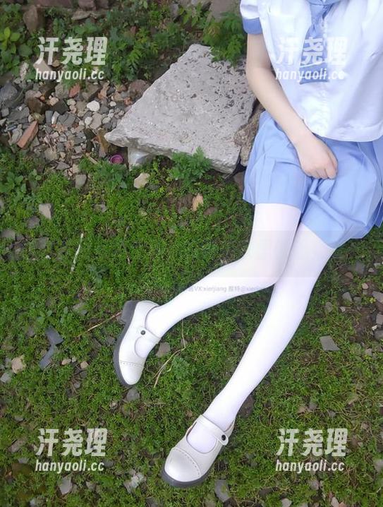 西尔酱 西尔酱的写真全集,露背毛衣里的温柔时光