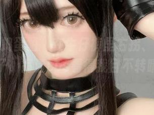 “趴趴捣蛋陌”在牛仔裤里右拐、左摆的样子，高清cos看得我目不转睛。