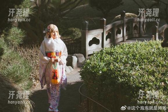 这个泡泡就是逊啦英灵正装全套!下载过后，不一定适合你的审美，不要怪我