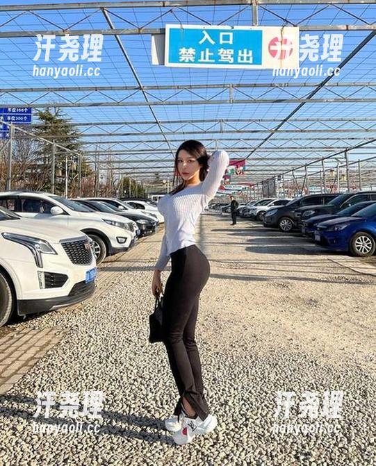 微密圈 - 红裙+金希儿=无敌组合，图集值得一看，下载别犹豫