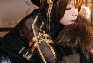 在铁打萌萌_moi身上，高清资源和PA15校服都是错配的，好像把校服当成了秋冬新款！