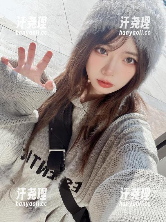 夏季制服不是裙子，是闪月半的在线美图，打开就想住进她的衣柜！