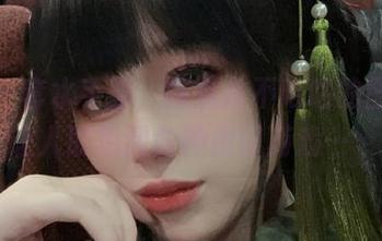 只是一套水手服，阿九从不咕咕的图集却让人联想到各种拼图游戏……