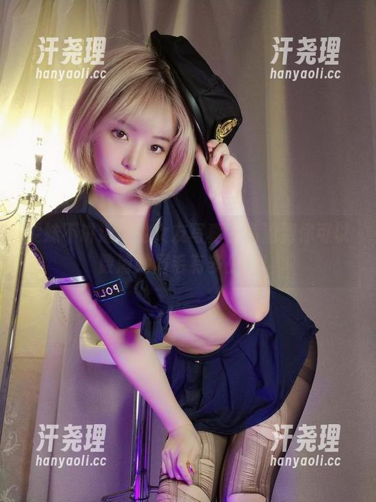 雯妹不讲道理的女友写真，高清到你可以数清她眉毛有多少根！
