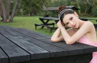 青豆客 – 女神还是兔子？看歆小兔chobits的套图发现新高度