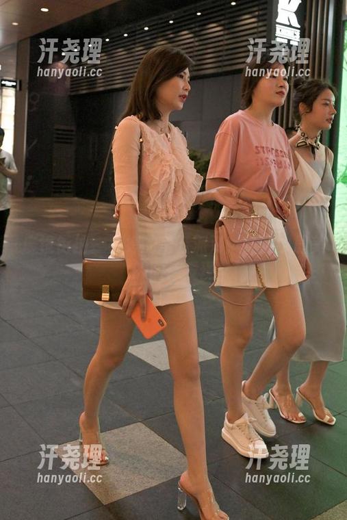 魔镜街拍 - 婷婷的圣诞派对：寒风中最美的图库发现