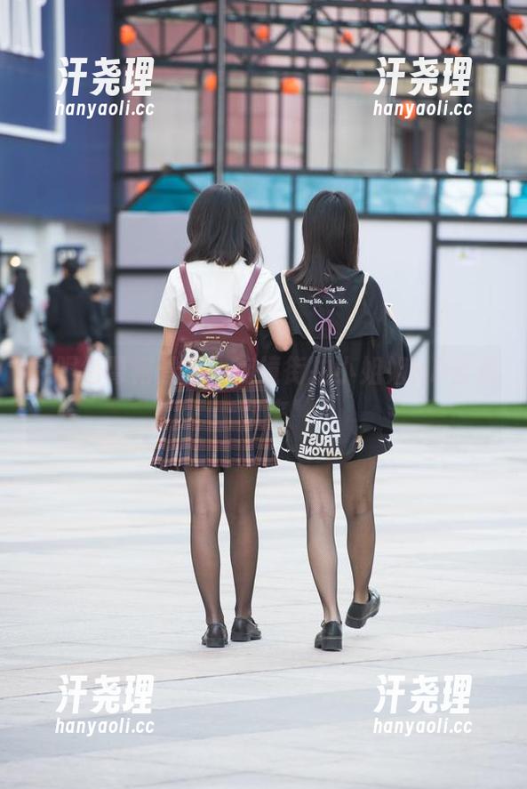 制服包臀裙景献，魔镜街拍小姐姐HD合集归来