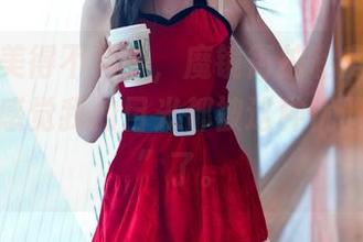 当美腿美得不科学，魔镜街拍私房原图来搅局，感觉我的目光都被这种优雅“绑架”了。