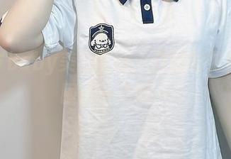 鹿八岁baby美图更新：白衬衫依旧，氛围差一点哟～
