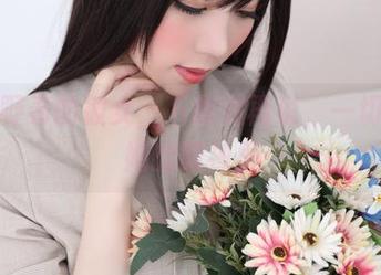 看鹿野希的彼女，下载完再说，一切都在她的眼神里